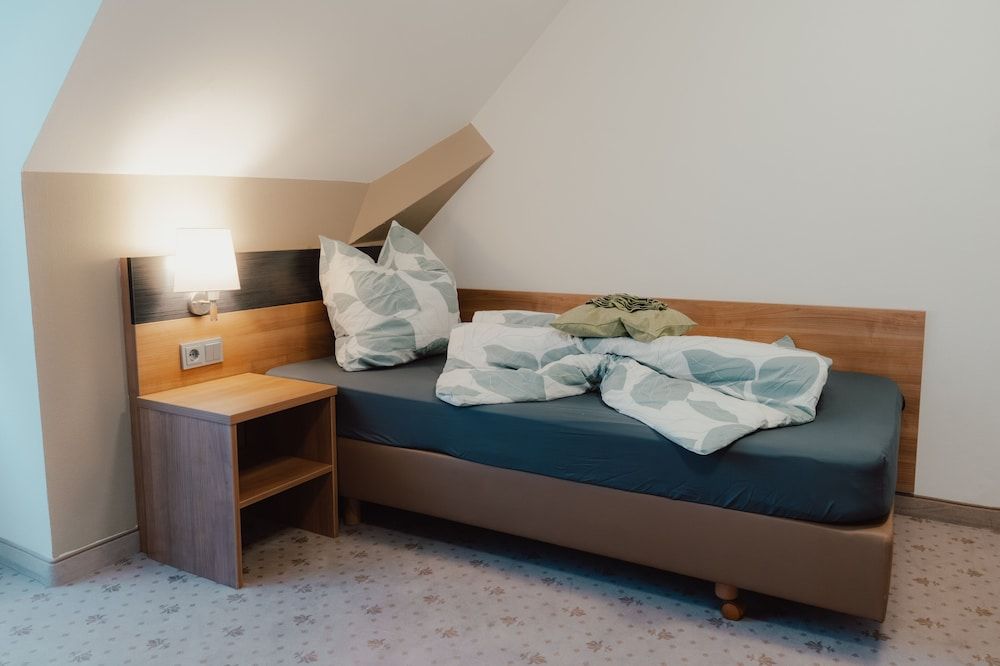 Hotel Schwarzes Kreuz Comfort Single Room, 1 Large Twin Bed, Non Smoking, Private Bathroom 3