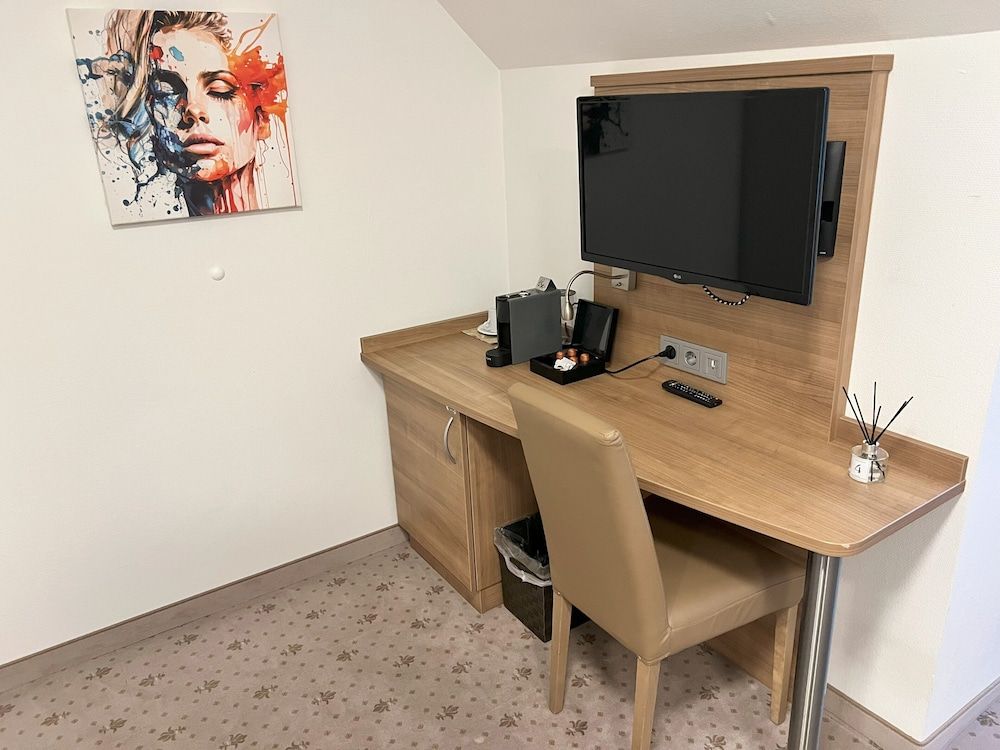 Hotel Schwarzes Kreuz Comfort Single Room, 1 Large Twin Bed, Non Smoking, Private Bathroom 17