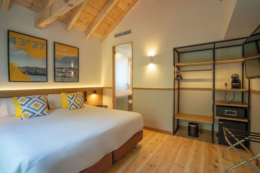Junior Suite, 1 Queen Bed, City View, Tower