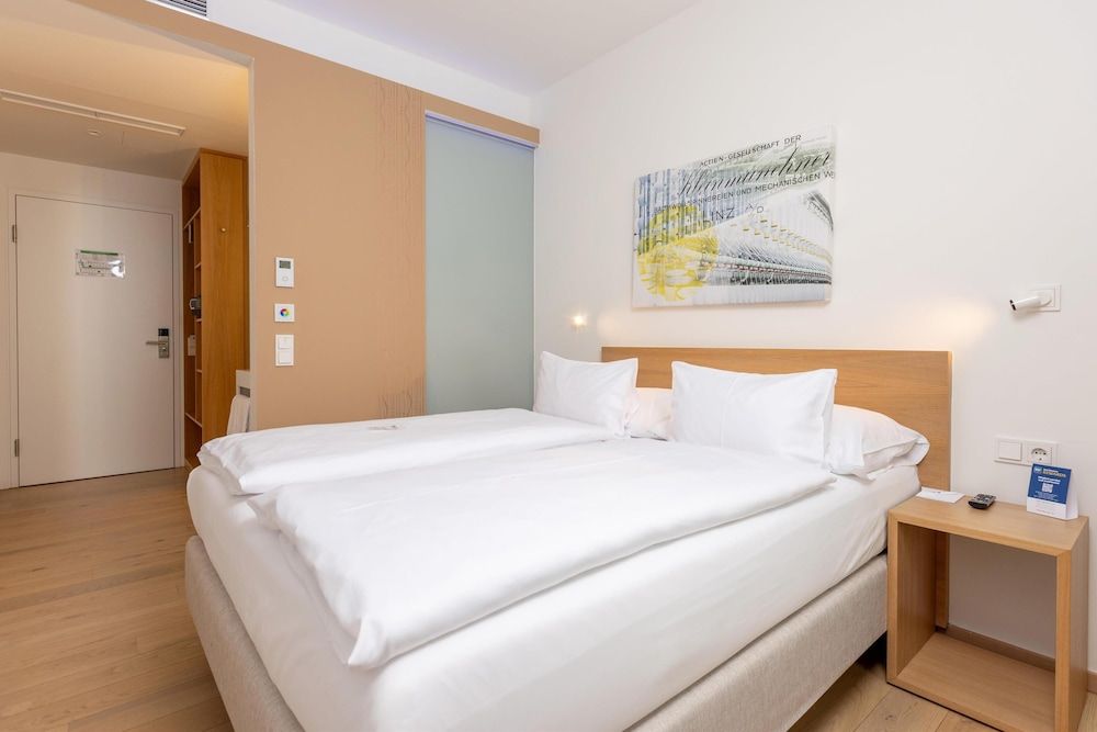 Standard Room, 1 King Bed