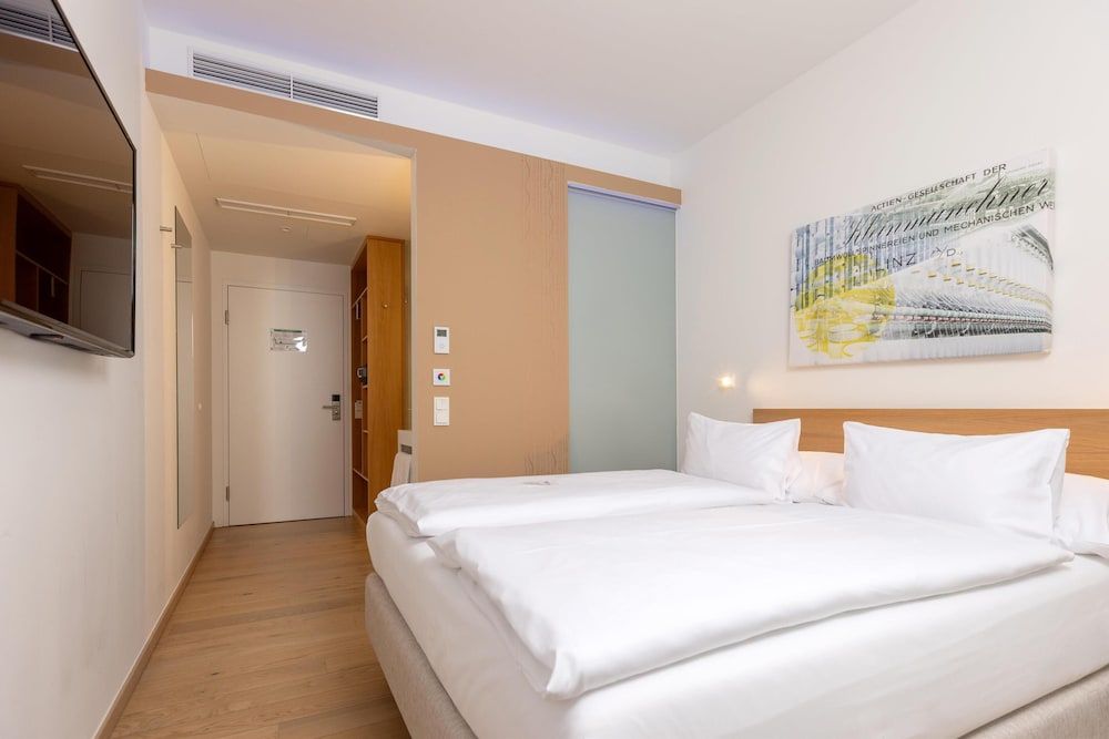 Standard Room, 1 King Bed