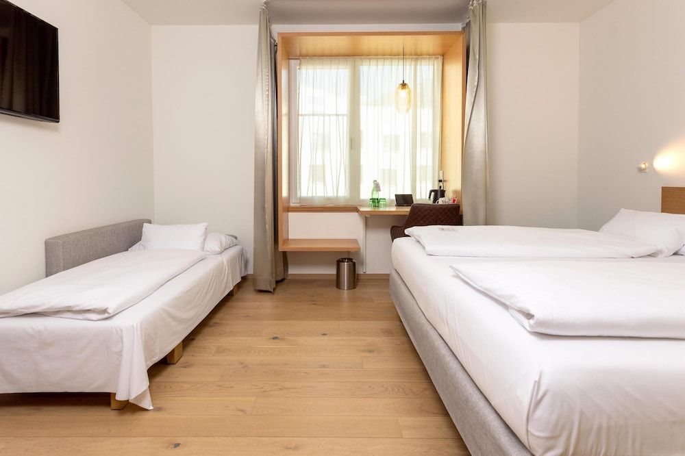 Family Room, 1 King Bed (with Sofabed)
