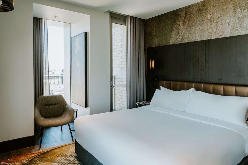 Motley King Suite