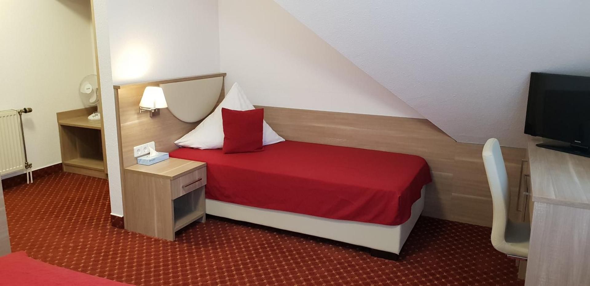 Deluxe Double Room (2 Adults + 1 Child)