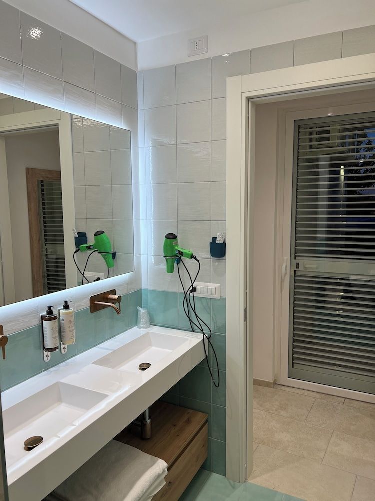 Hotel La Reginella Deluxe Studio Suite, Sea View 8