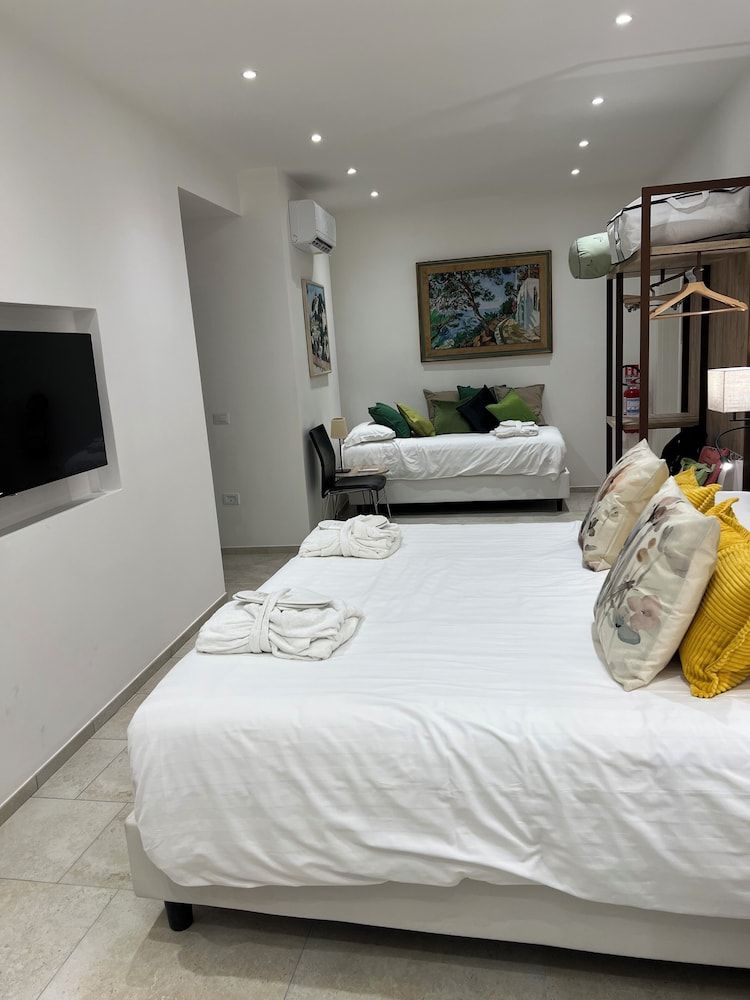 Hotel La Reginella Deluxe Studio Suite, Sea View