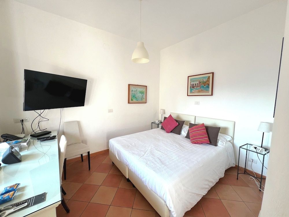 Hotel La Reginella Classic Double or Twin Room, Garden View