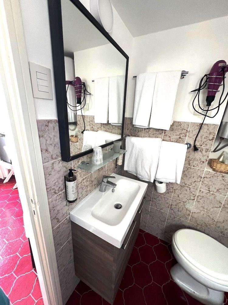 Hotel La Reginella Superior Double or Twin Room, Sea View 6