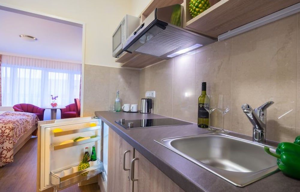 Room-studio for 2 People in Hamburg Mitt Room, 1 Bedroom, Balcony, City View 8