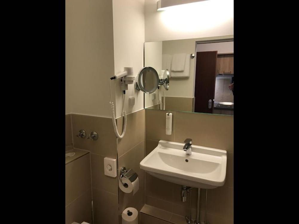 Room-studio for 2 People in Hamburg Mitt Room, 1 Bedroom, Balcony, City View 7