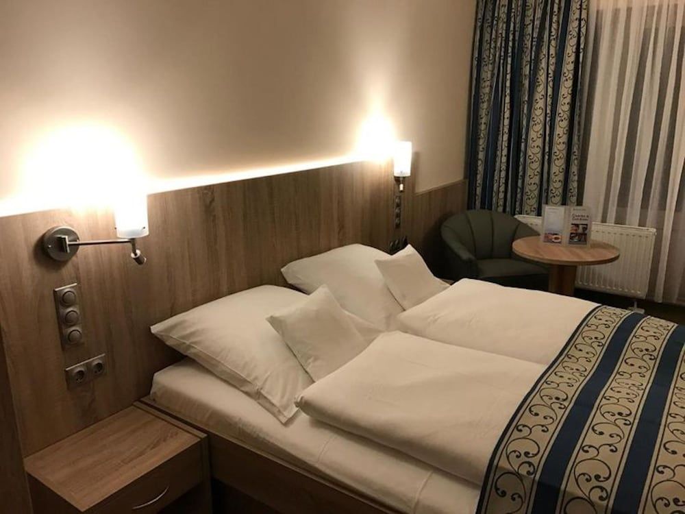 Room-studio for 2 People in Hamburg Mitt Room, 1 Bedroom, Balcony, City View 2