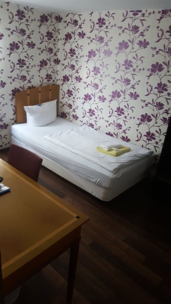 Single Room, Shared Bathroom