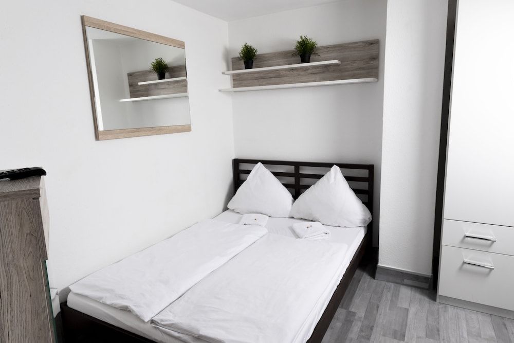 Economy Double or Twin Room, Shared Bathroom