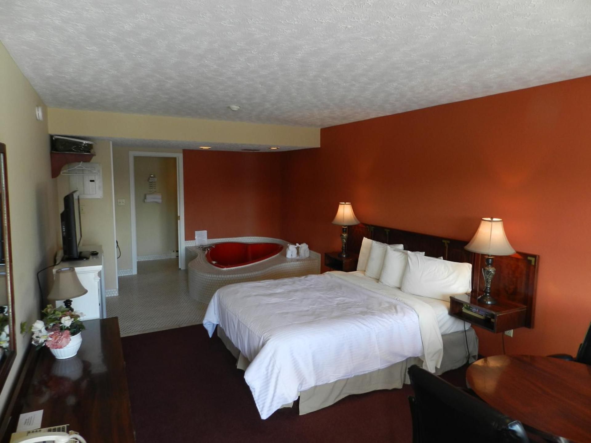 Queen Room with Hot Tub