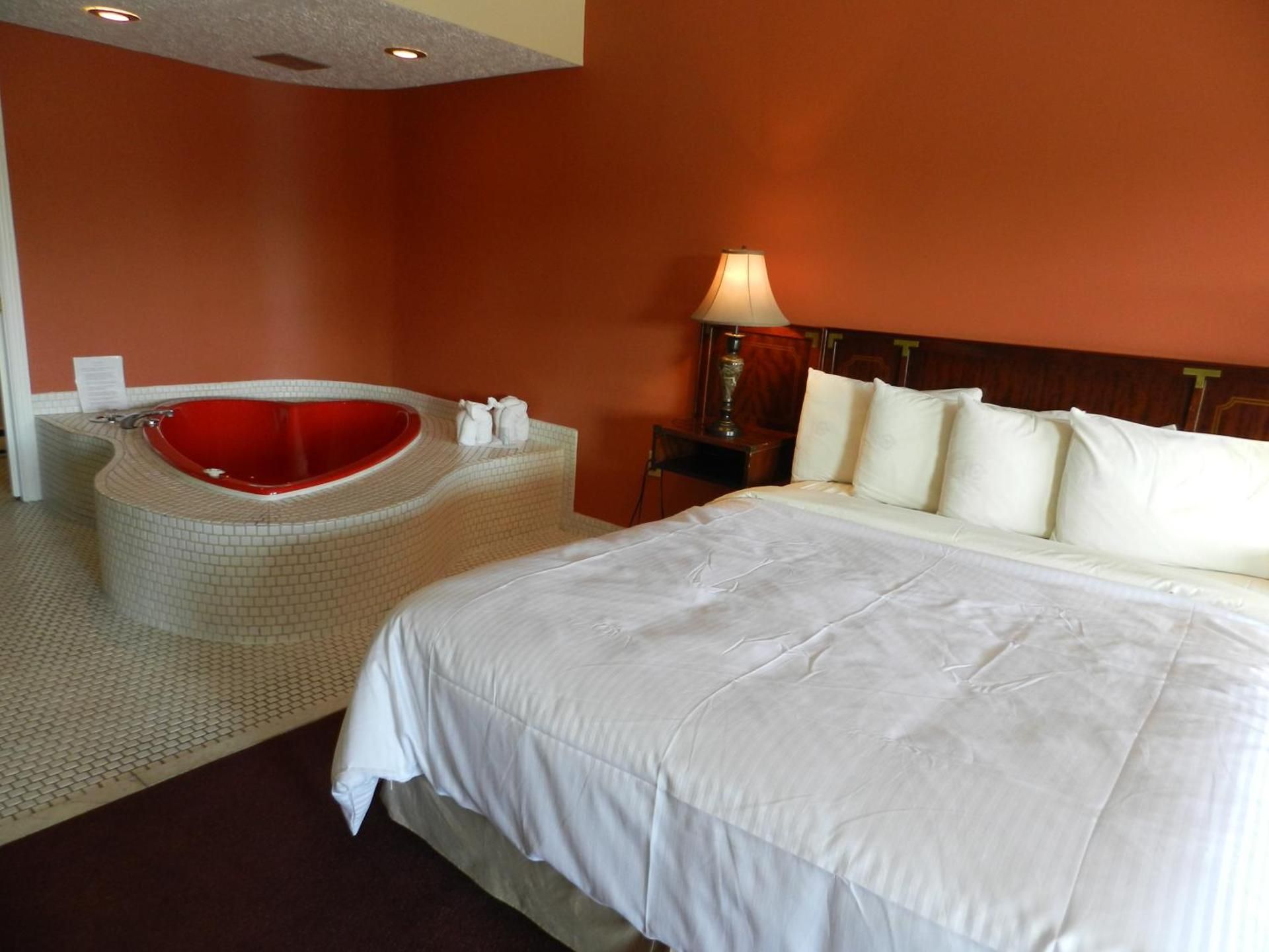 Queen Room with Hot Tub