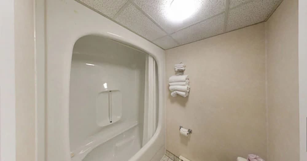 Kings Inn Near The Falls Classic Room, 1 Queen Bed 3