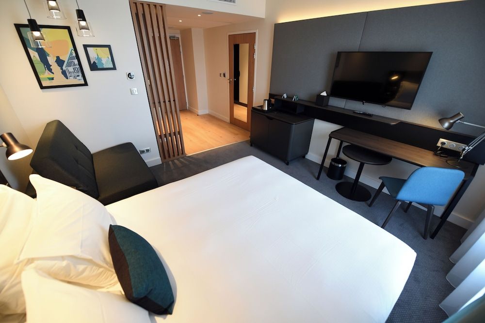 Holiday Inn Dijon Sud Longvic by IHG Standard Room, 1 Queen Bed with Sofa bed 2