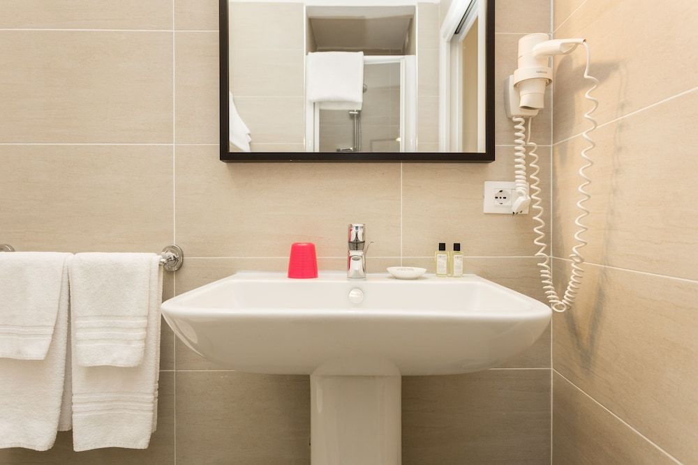 Hotel Leoncino Brescia Superior Triple Room 6