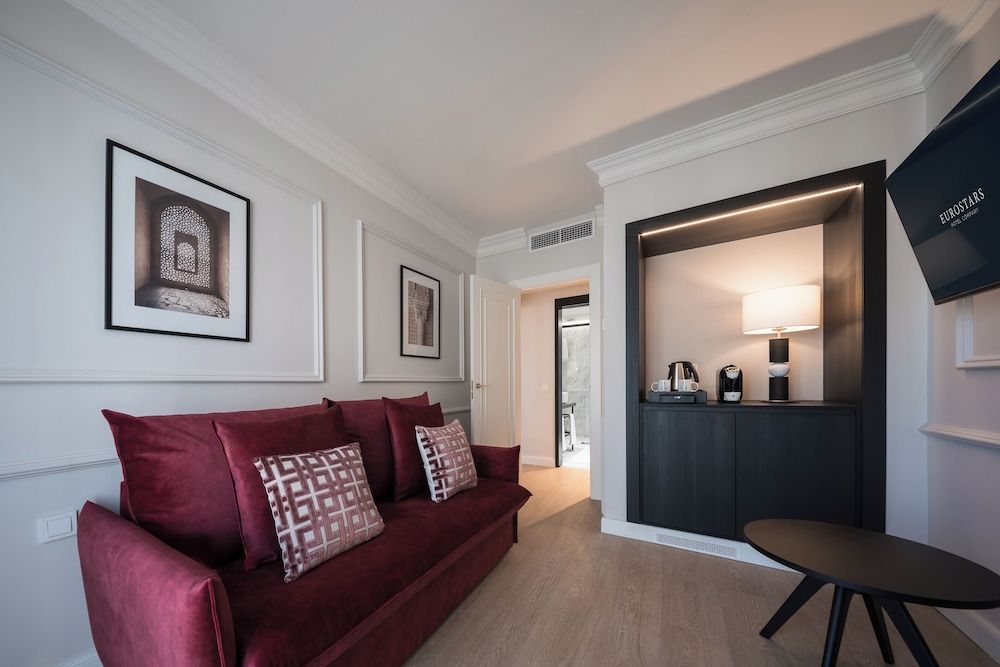 Eurostars San Anton Junior Suite, City View 5