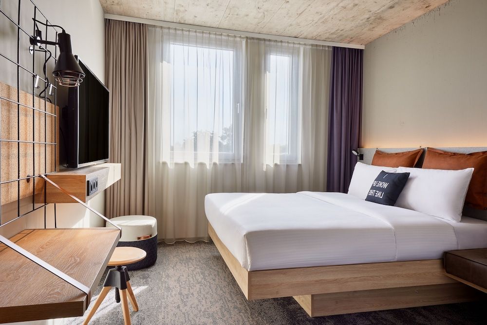 Moxy Karlsruhe Room, 1 Queen Bed, City View