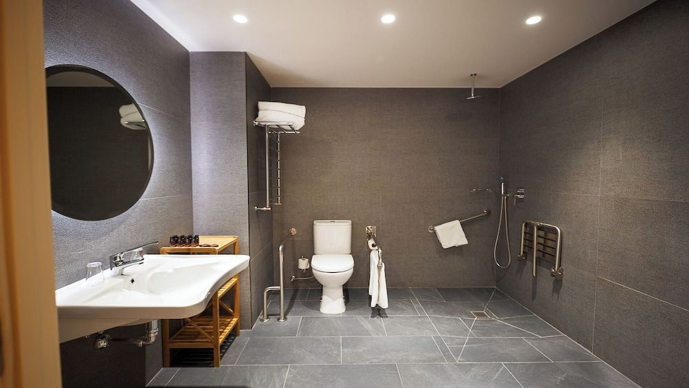 Hotel Pax Guadalajara Standard Double Room, Mobility Accessible 3