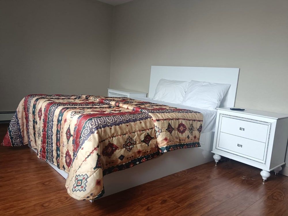 Clydesdale Inn Basic Room 5