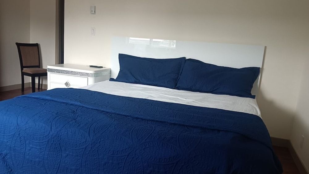 Clydesdale Inn Deluxe Room 6