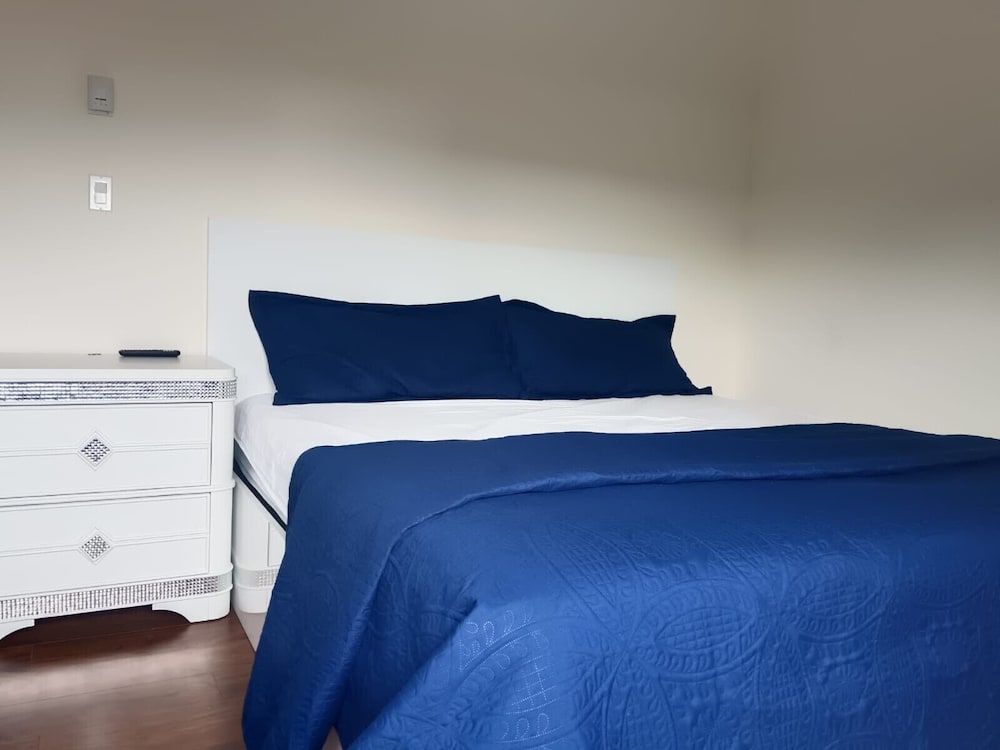 Clydesdale Inn Deluxe Room 2