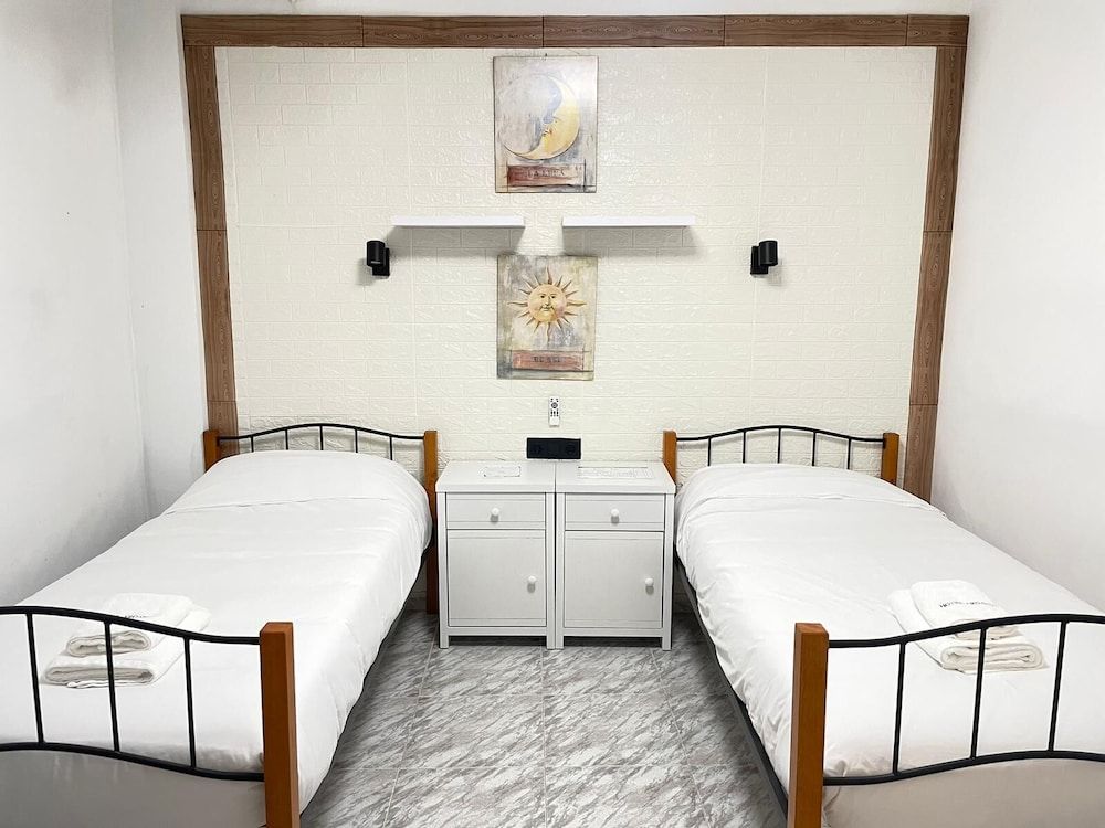 HOTEL ARGANDA Economy Twin Room, 1 Bedroom 4