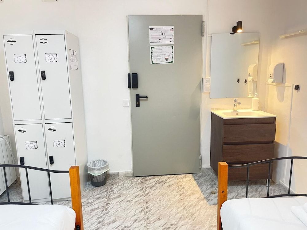 HOTEL ARGANDA Economy Twin Room, 1 Bedroom 7