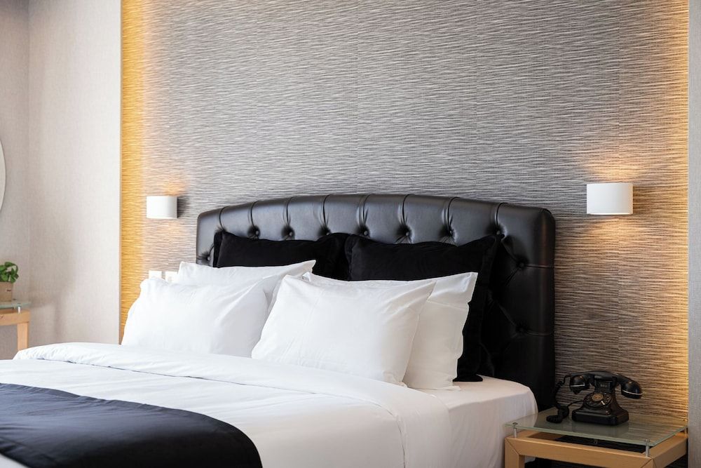 Kreoli Suites Glyfada Standard Room 4