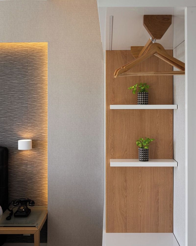 Kreoli Suites Glyfada Standard Room 10