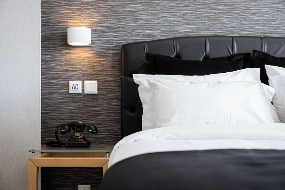 Kreoli Suites Glyfada Standard Room 7