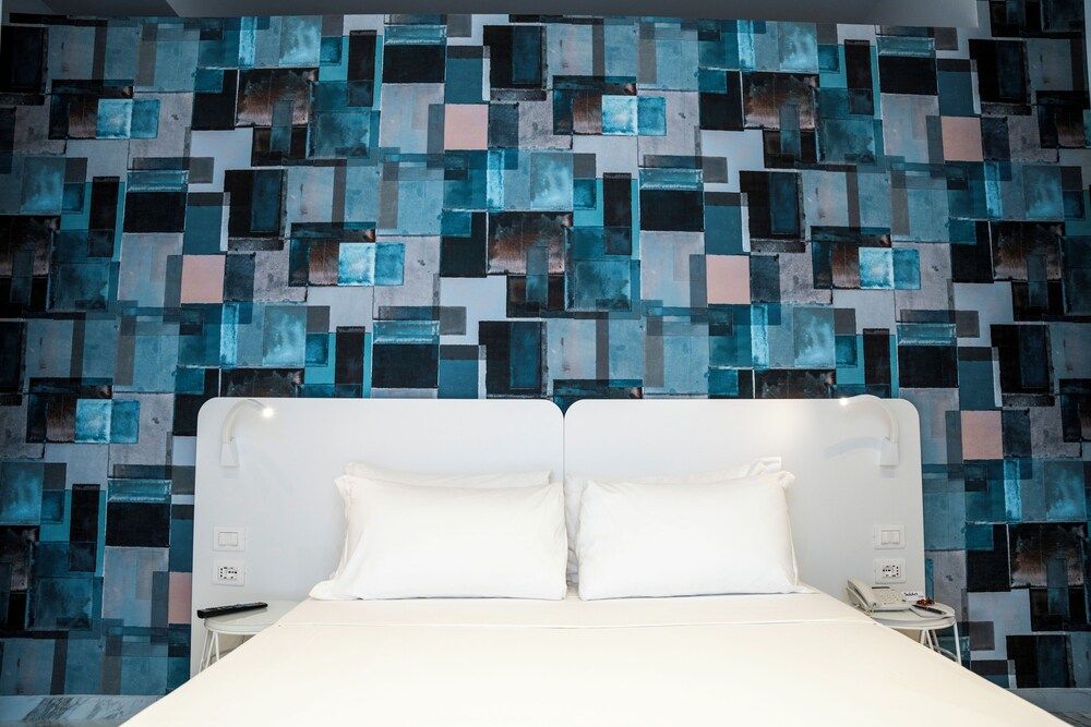 Studio Suite, City View