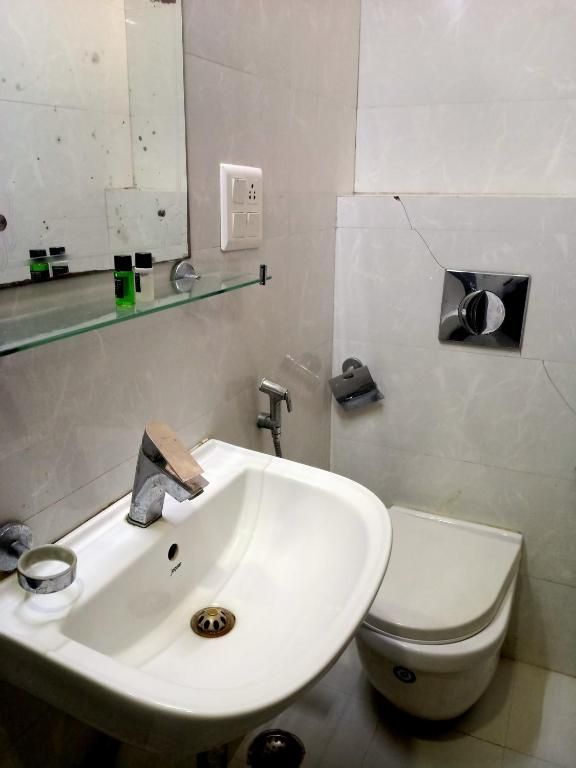 Prince Hotel & Restaurant Deluxe Double Room 5