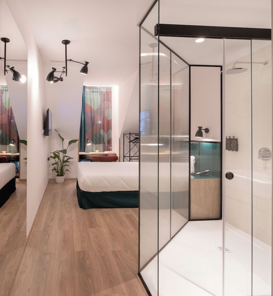 Axel Hotel Bilbao – Adults Only Basic Room, City View 3