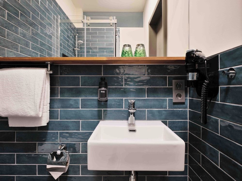 PHIL & MAX Hotel & Apartments Messe Comfort Double or Twin Room 3