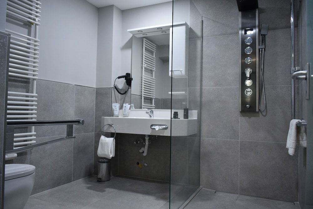 Tibet Hotel am Airport Economy Twin Room 5