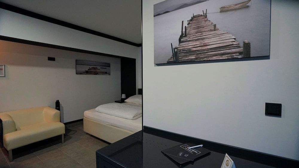 Tibet Hotel am Airport Economy Twin Room 7