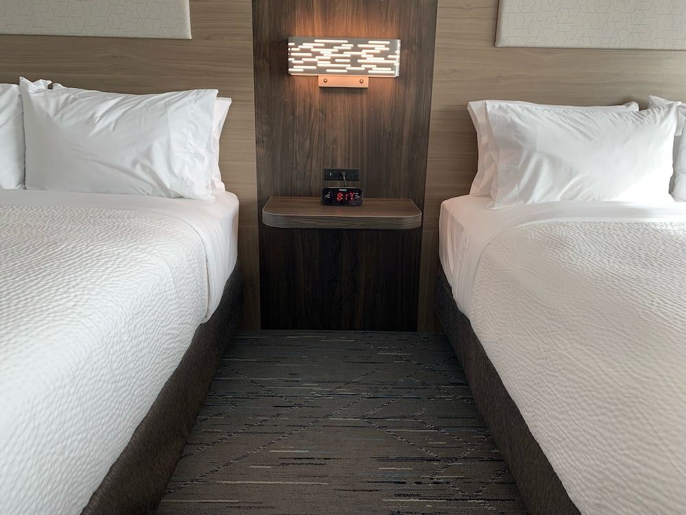 Holiday Inn Express & Suites Courtenay - Comox by IHG Suite, 2 Queen Beds 4