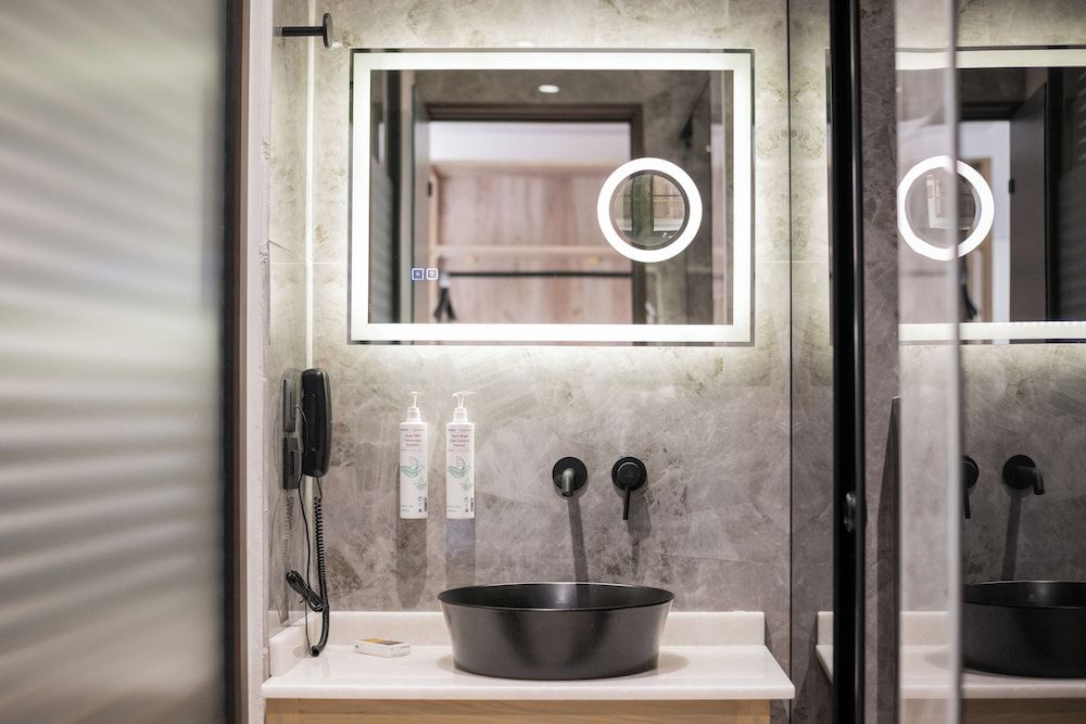 The Wine Hotel Executive Suite 11