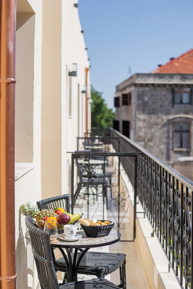 The Wine Hotel Executive Suite 7