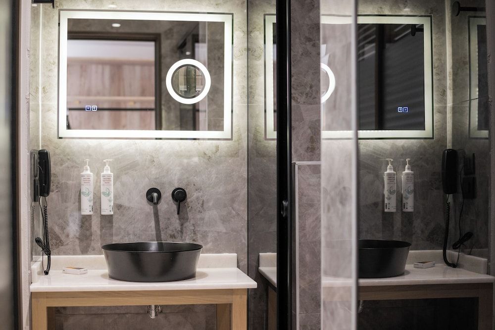 The Wine Hotel Executive Suite 10