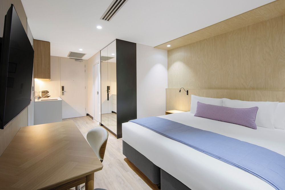 Haberfield Hotel Family Room with bath 3