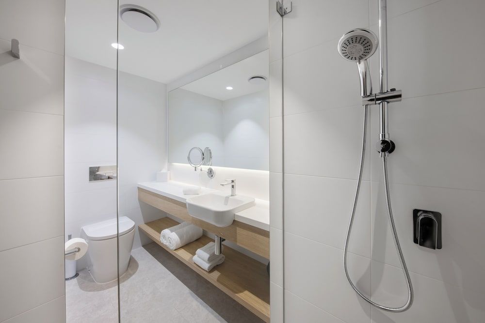 Haberfield Hotel Family Room with bath 8