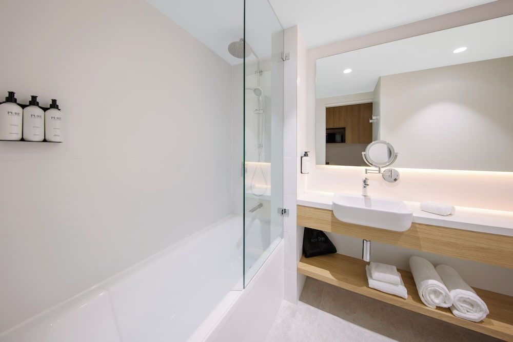 Haberfield Hotel Family Room with bath 9