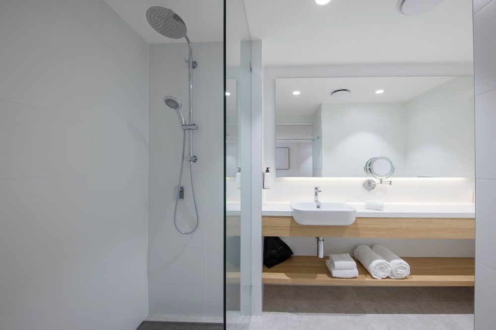 Haberfield Hotel Family Room with bath 7