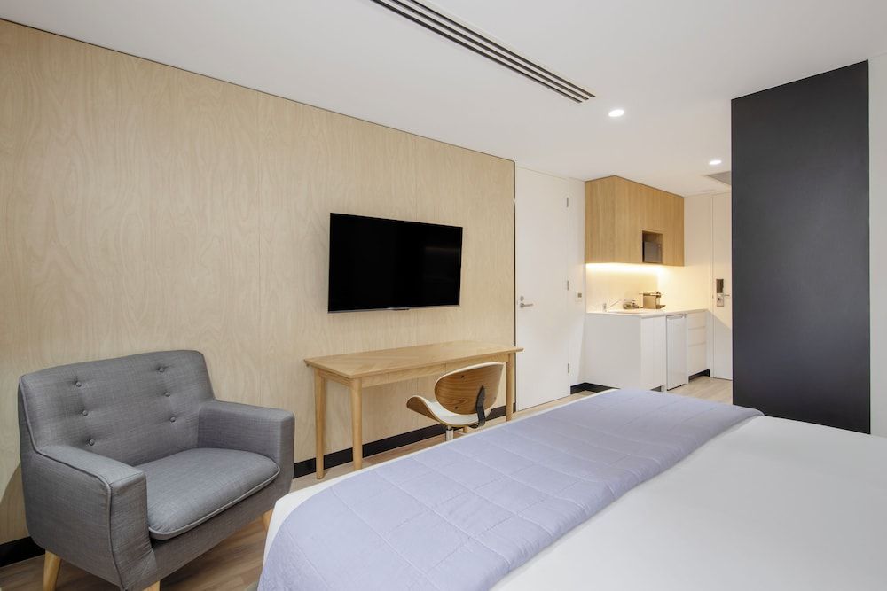 Haberfield Hotel Family Room with bath 10