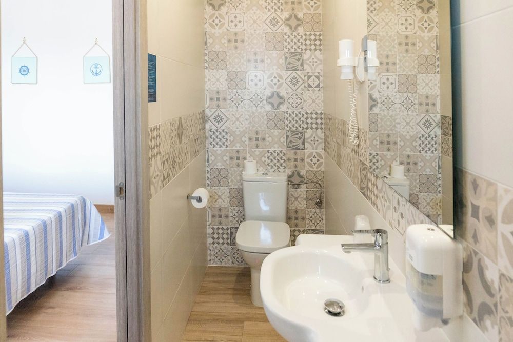 Hotel Planas Deluxe Double Room, Balcony, Sea View 9