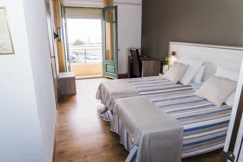 Hotel Planas Deluxe Double Room, Balcony, Sea View 2